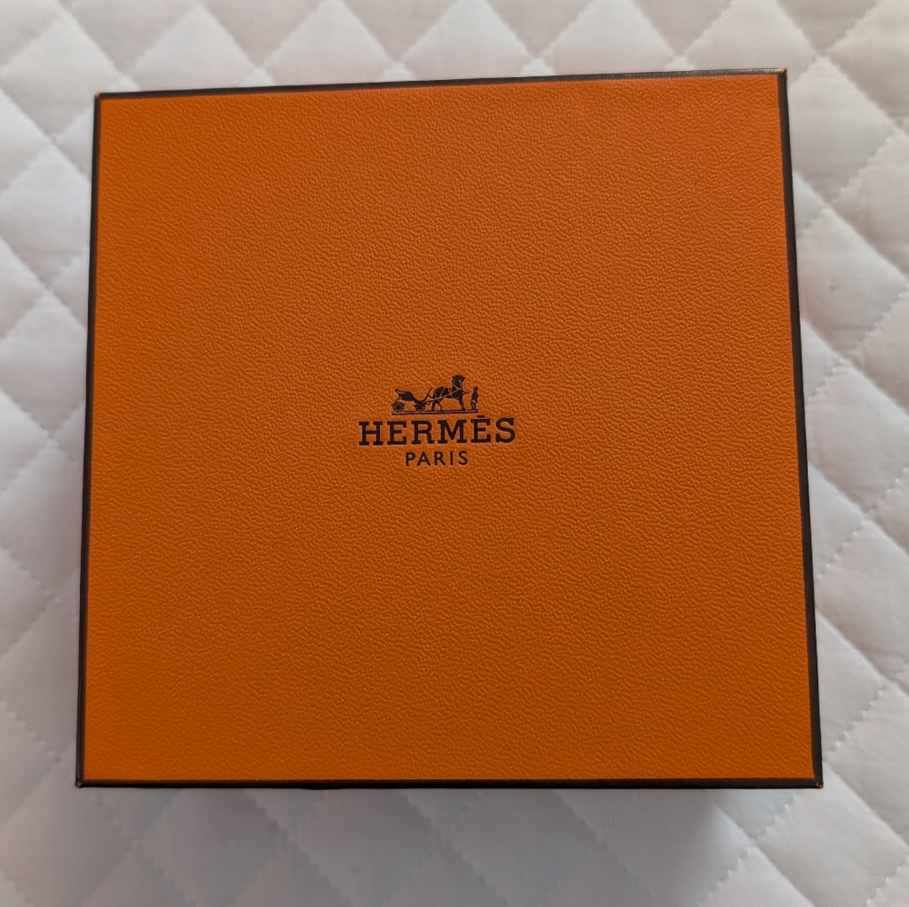 Hermes‎ Necklace Box only